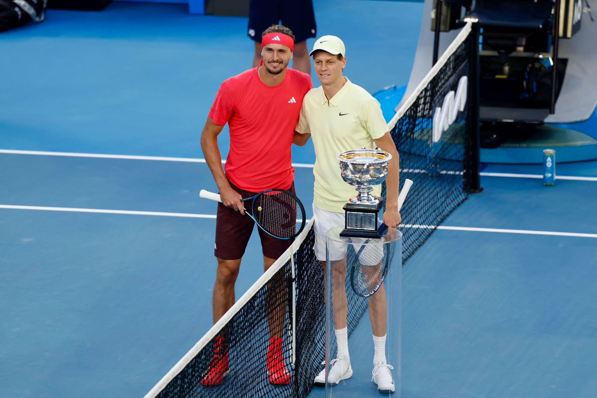 德国网球队鏖战意大利网球队，兹维列夫高光表现的简单介绍