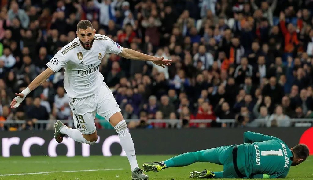 关于塞维利亚鏖战瓦伦西亚，罗德里戈完成帽子戏法的信息