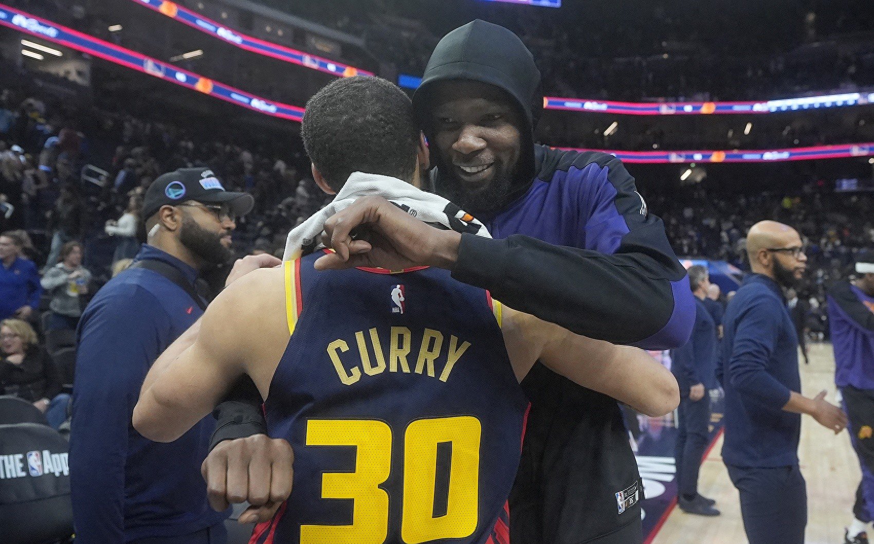 勇士B队逆转美国男篮，巴恩斯制霸全场