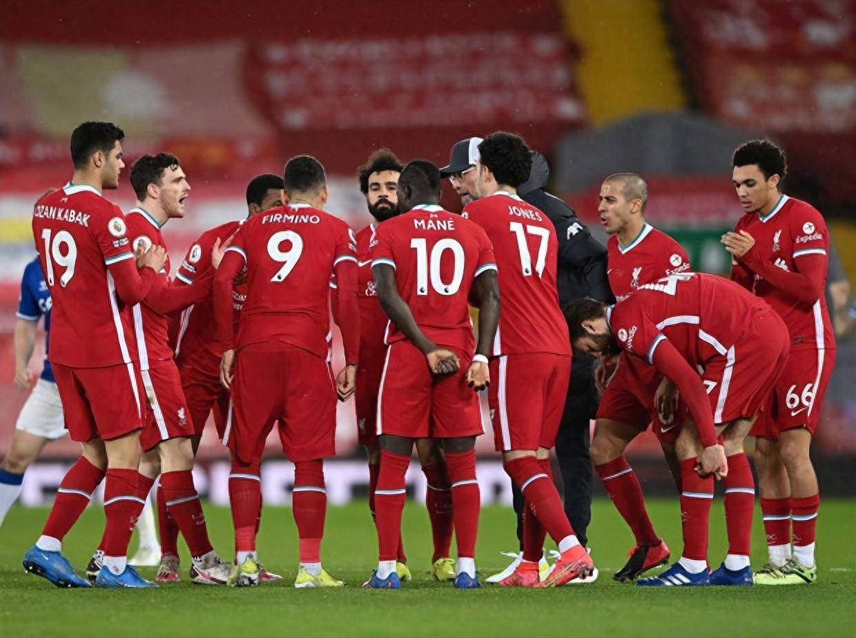 开云体育在线-欧洲杯半决赛：双方队员意气风发，一决胜负！