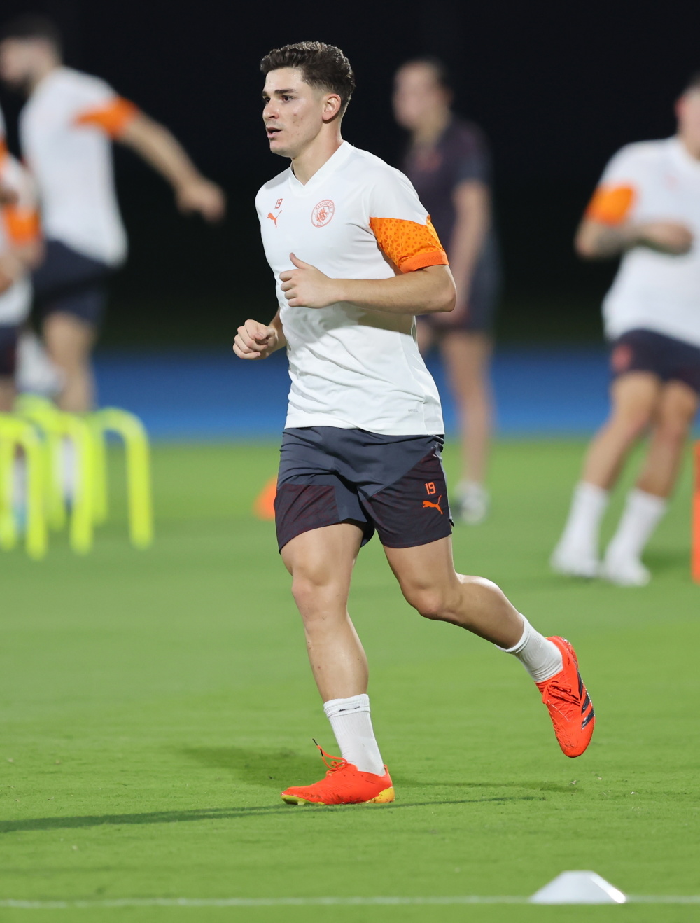 曼城球员备战充满激情，追求胜利的简单介绍