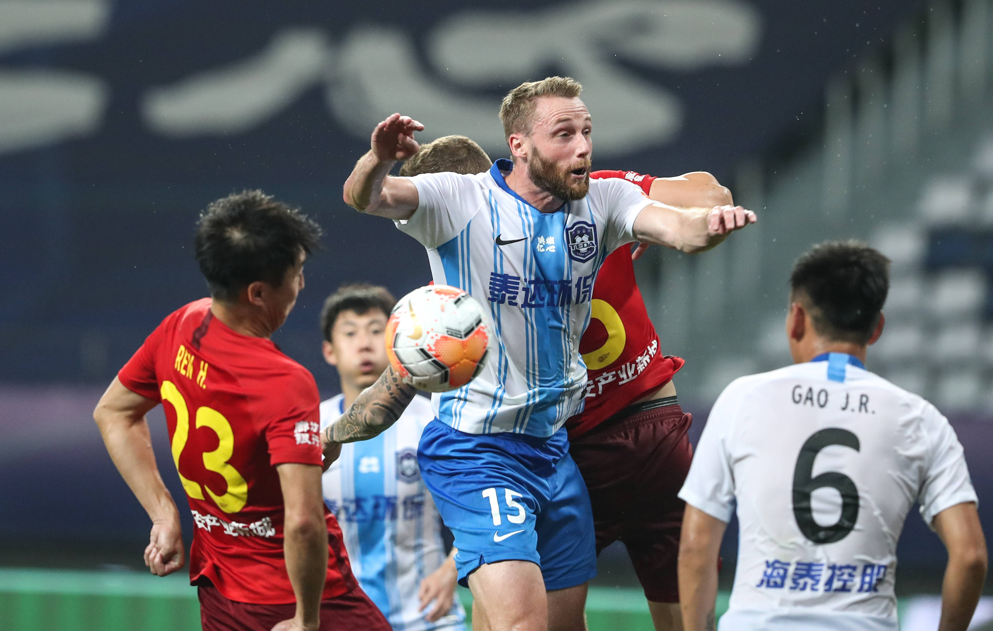 开云体育官网-包含天津泰达击败对手，赢得比赛的词条