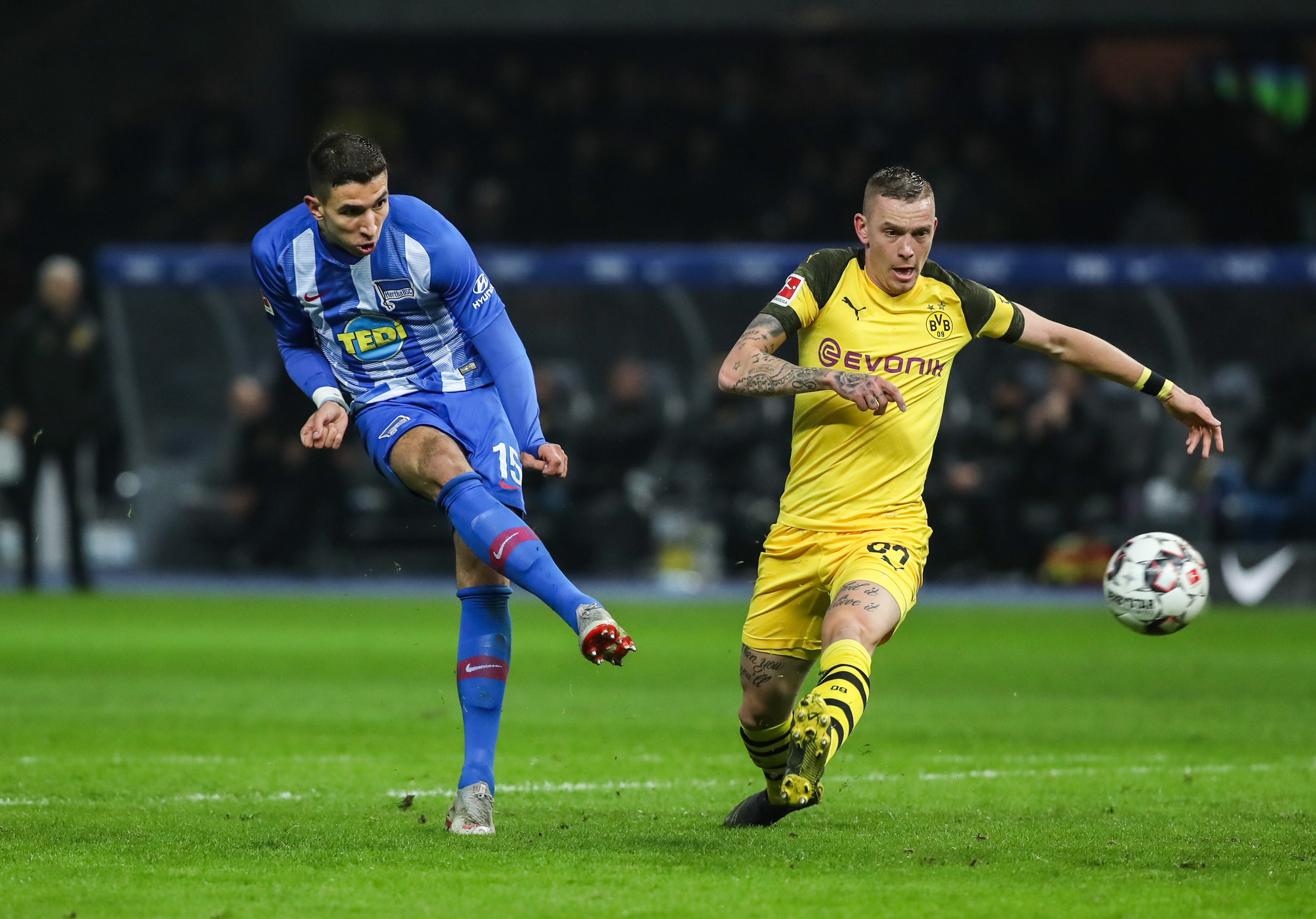 开云下载-柏林赫塔主场轻松取胜，追赶德甲前四的简单介绍