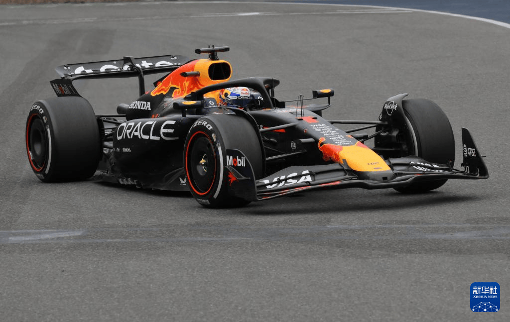 开云体育在线-包含雷诺车队鏖战红牛车队，塞恩斯高光表现的词条