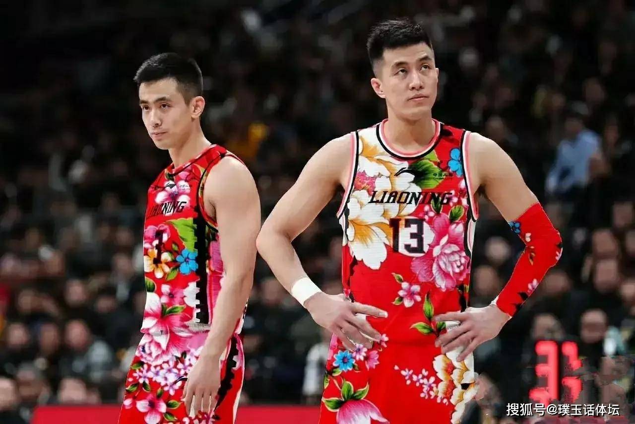 包含尼克斯鏖战热火，郭艾伦关键制胜的词条