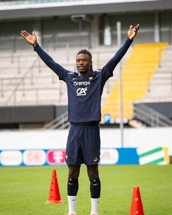 中国队横扫法国队，黄鸭组合刷新纪录的简单介绍