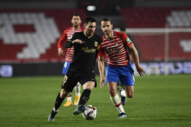 包含格拉纳达主场惨败，陷入保级泥潭的词条