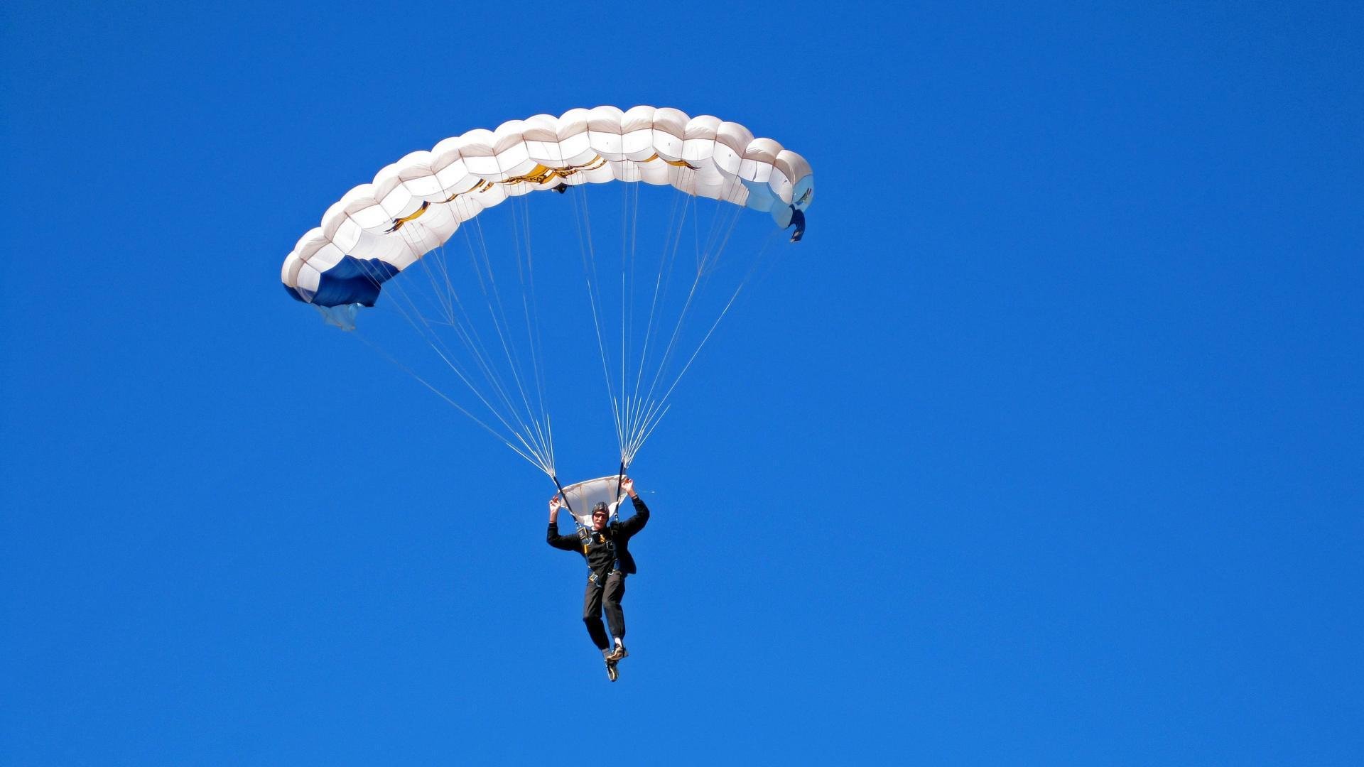 当伯纳乌的旧梦遇见蔚蓝海岸的烈焰，迪马利亚的双重奏