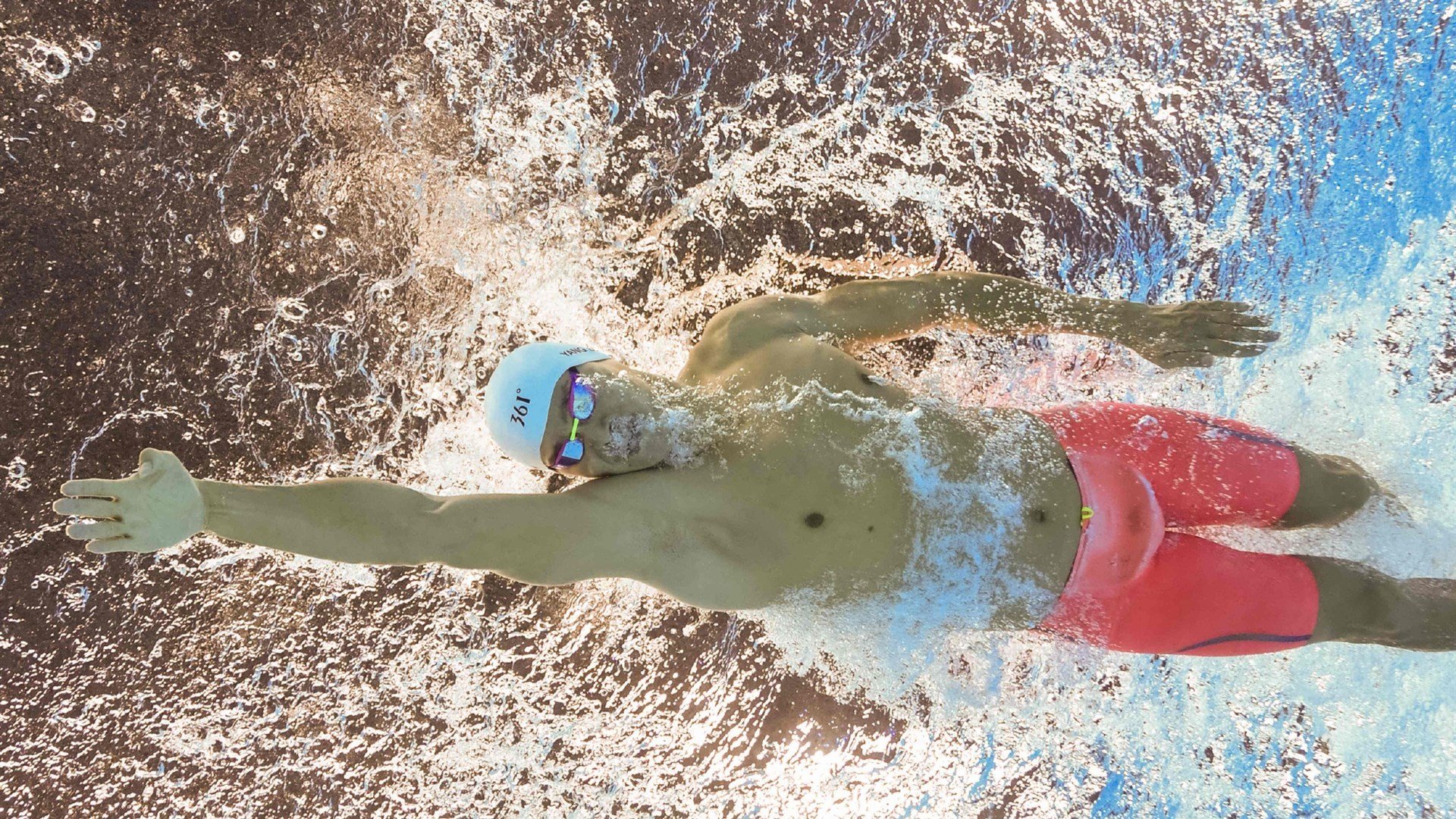 从布雷默的统治级数据到毕尔巴鄂的血拼精神,足球世界的多元光芒