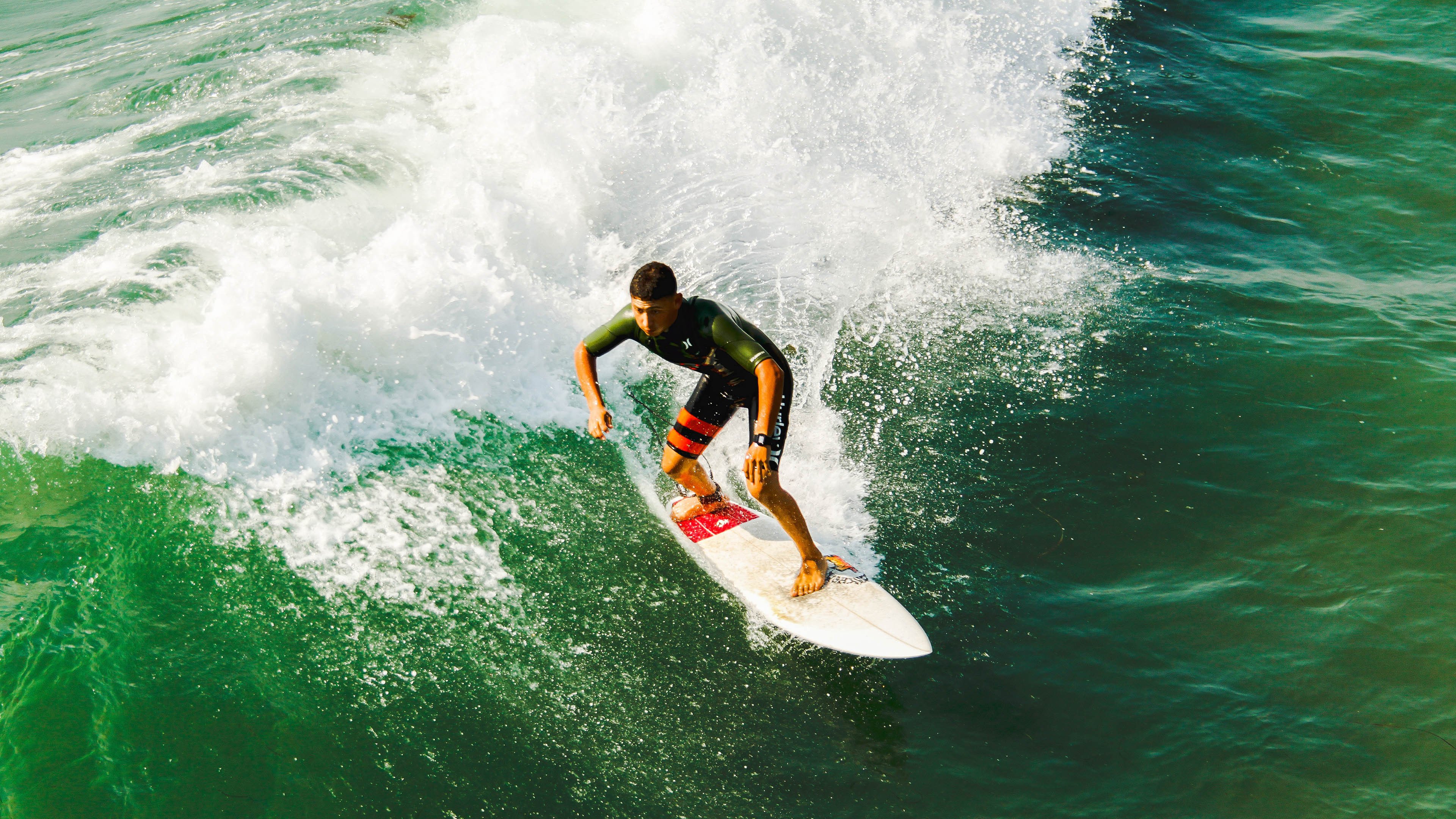 从巴斯托尼爆发到阿尔及利亚斩落挪威，足球世界中的唯一性与不可预测性